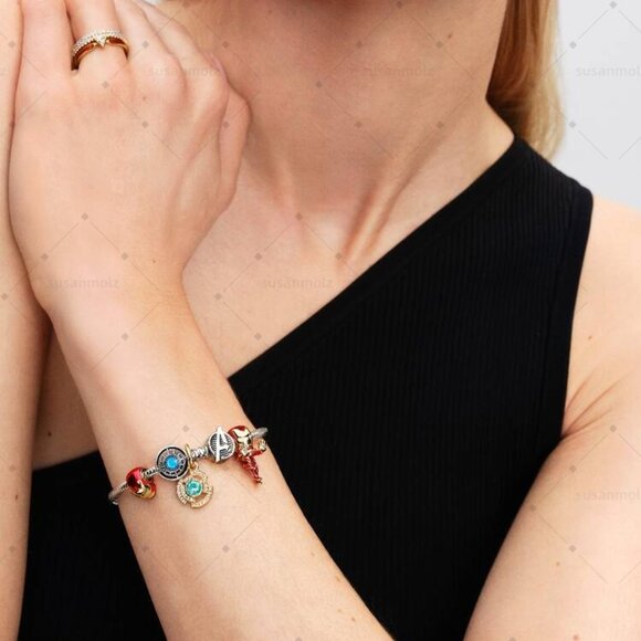 Pandora Disney Minnie Mouse Holiday Charm - Picture 4 of 5